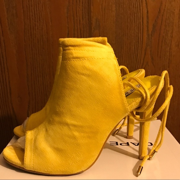 Shoes - Picture 6 of 7